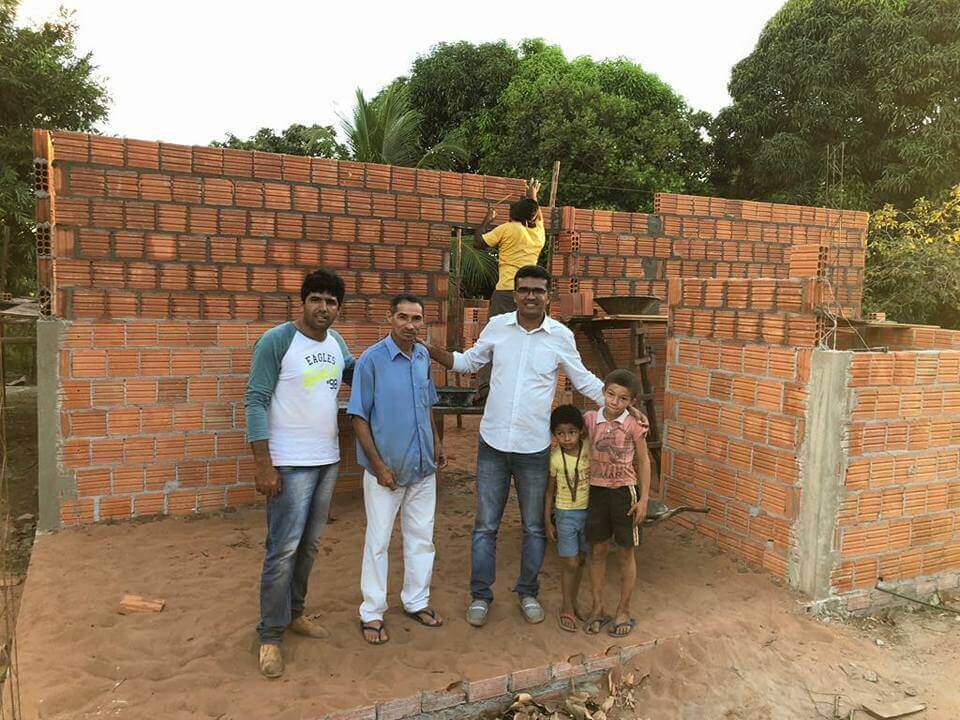 Prefeito Maranhense abre mão de Salário para construção de casas populares
