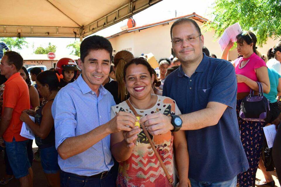 Deputado Rogério Cafeteira participa da entrega de 500 casas populares em Estreito-MA
