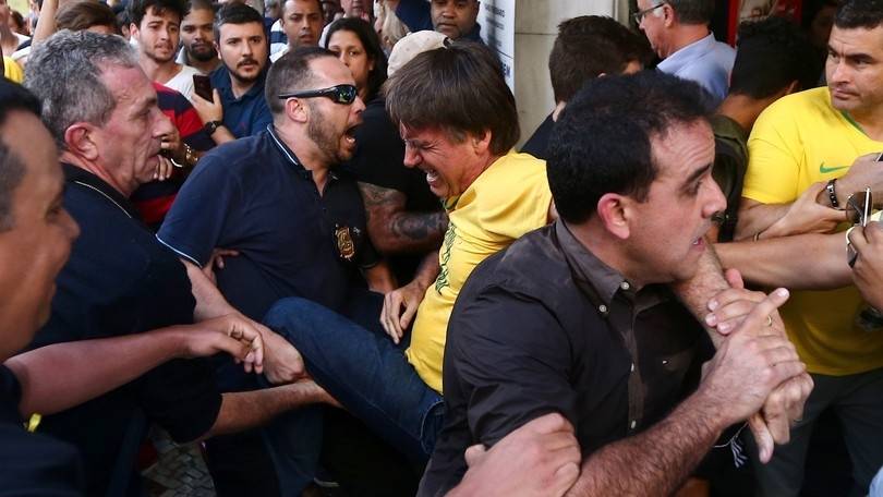 Bolsonaro é esfaqueado durante ato político em Minas Gerais
