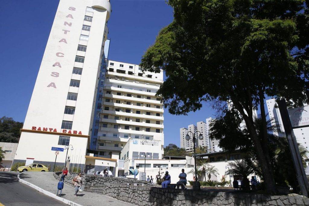 Bolsonaro quer doar R$ 1,7 milhão a hospital, mas TSE proíbe