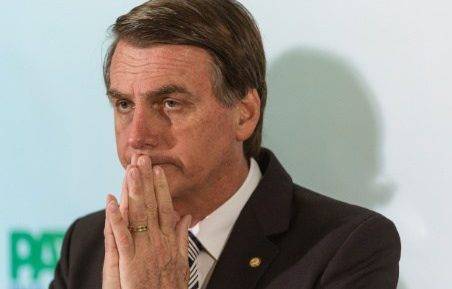 Após apresentar sintomas, Bolsonaro testa positivo para coronavírus