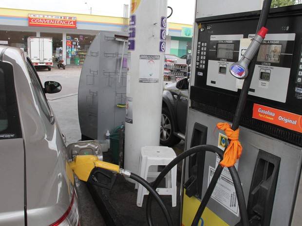 Preço da gasolina cai 25,67% nos últimos 45 dias nas refinarias e nos postos não