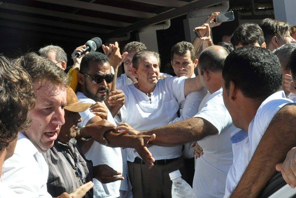 João de Deus se entrega à polícia e é preso em Goiás