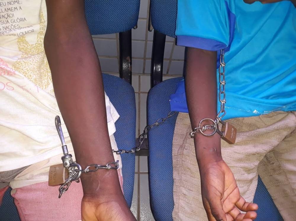 Polícia encontra crianças acorrentadas no Maranhão