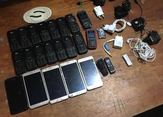 Agentes apreendem mais de 400 celulares nos presídios do Ceará