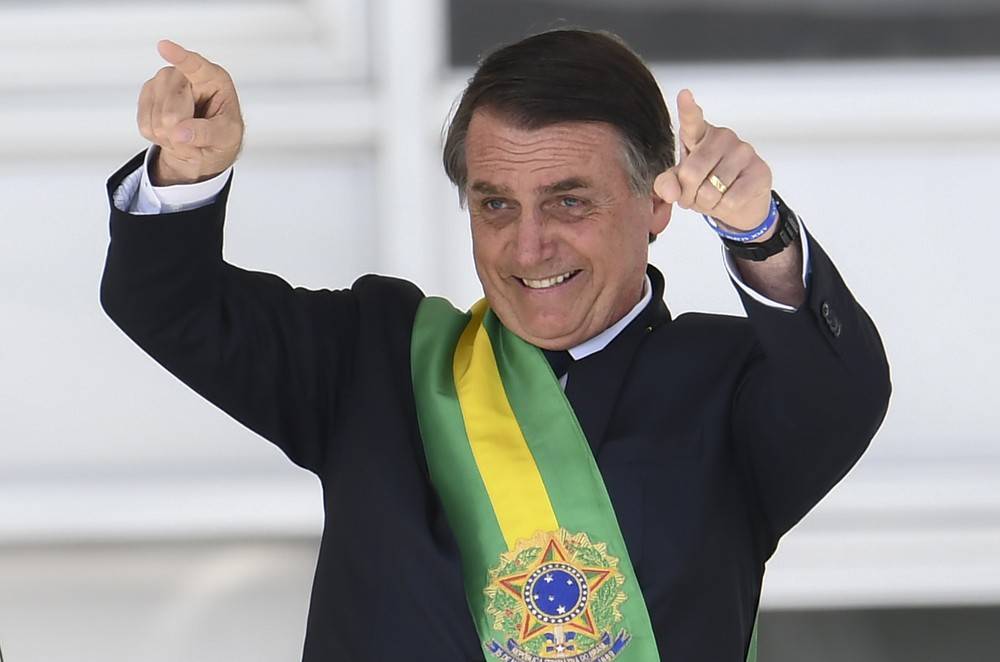 Jair Bolsonaro assina decreto que fixa salário mínimo em R$ 998 em 2019