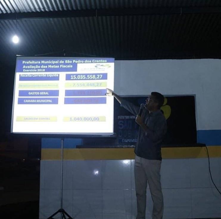 Prefeito maranhense presta contas para população em praça pública no interior do Maranhão
