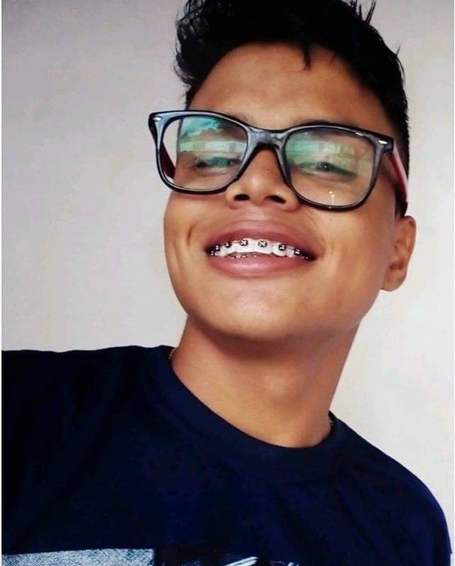 Jovem morre eletrocutado ao usar celular ligado à tomada no Maranhão