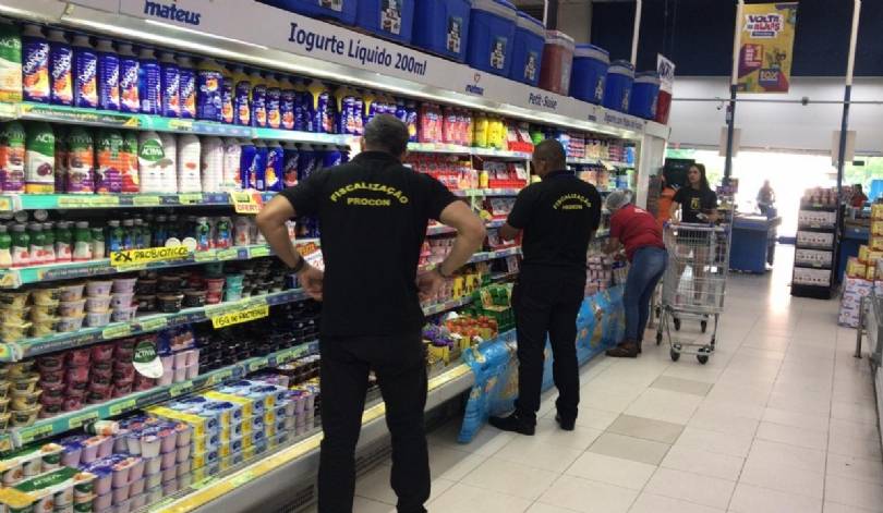 Procon identifica produtos vencidos em supermercados de Imperatriz (MA)