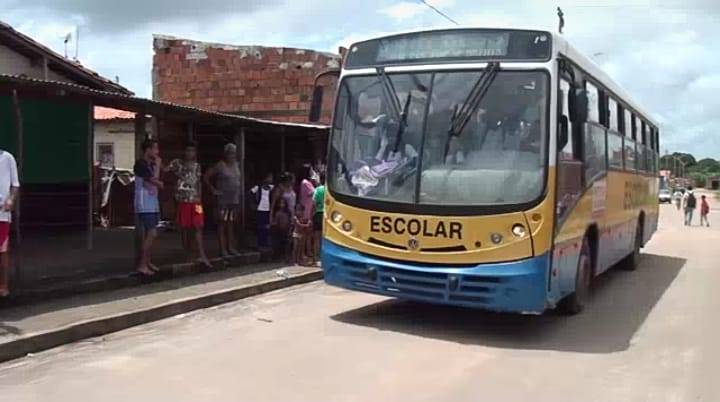 Criança é atropelada ao descer de ônibus escolar no Maranhão
