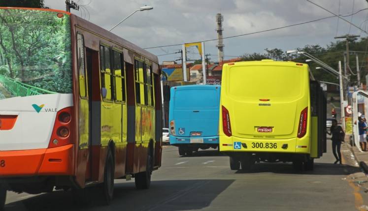 Ônibus é assaltado por indivíduos em avenida de São Luís (MA)