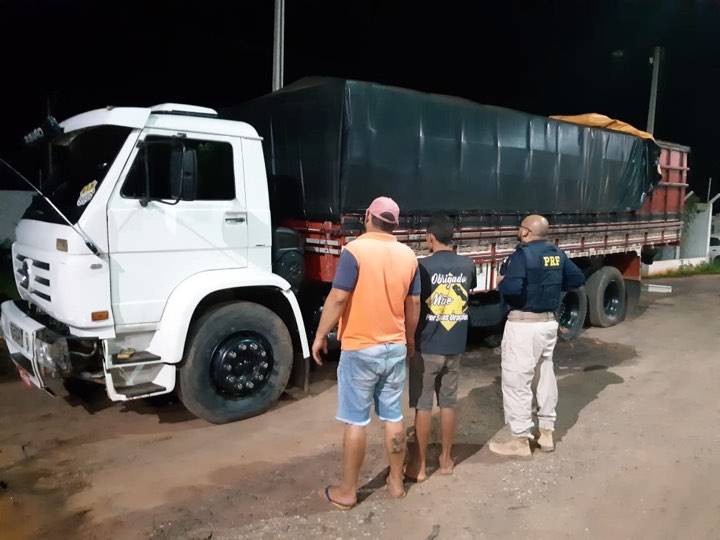PRF apreende carga de madeira com documentação falsa no Maranhão
