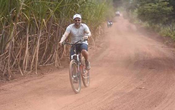 Prefeito Valmir Morais participa de passeio ciclístico ao lado da população