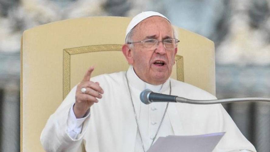 Papa Francisco pede a estudantes que deixem o vício do celular