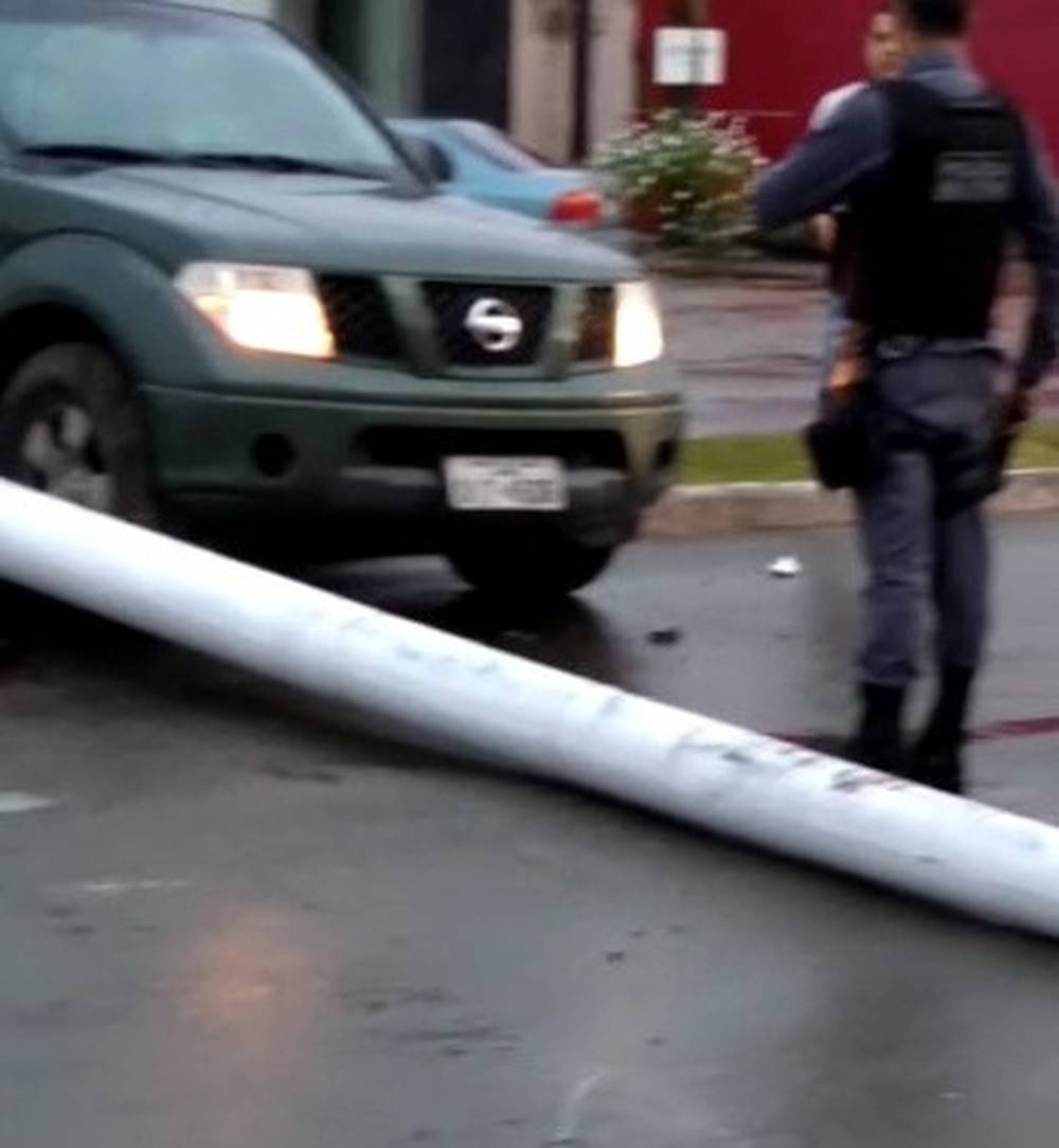 Após bater em poste, jovem saca de veículo e morre na Avenida dos Holandeses em São Luís
