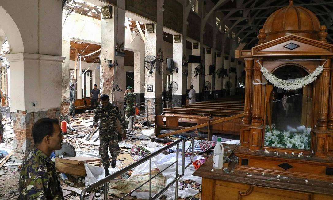 Atentados em igrejas católicas e hotéis no Sri Lanka deixam mais de 200 mortos no Domingo de Páscoa