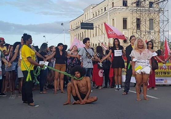 Manifestantes protestam em São Luís contra o bloqueio de verbas na educação