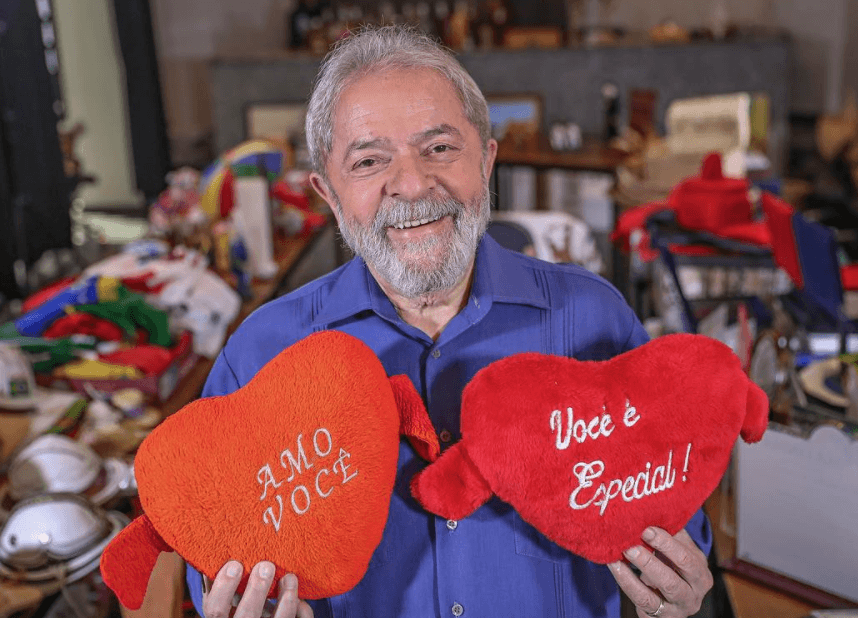 Lula está apaixonado e quer se casar ao sair da prisão, diz ex-ministro