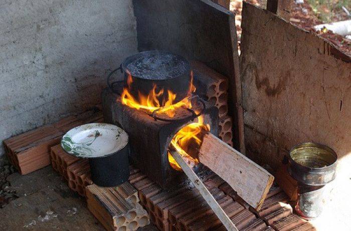 52% das famílias no Maranhão ainda usam lenha ou carvão para cozinhar, aponta IBGE