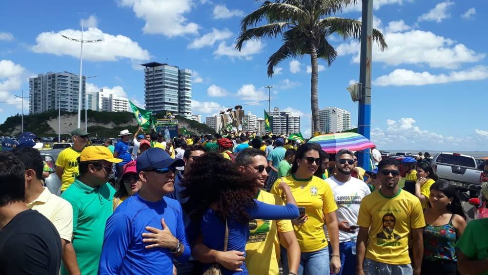 Manifestantes realizam carreata em São Luís em apoio a reforma, pacote anticrime e Operação Lava Jato