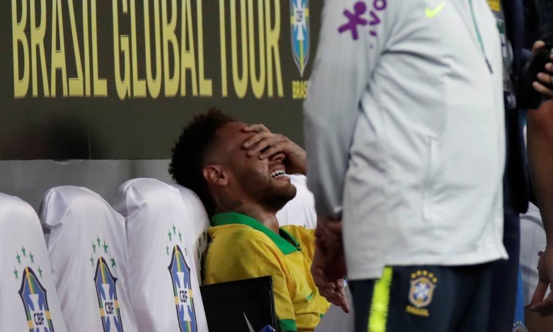 Neymar é cortado da seleção brasileira e está fora da Copa América