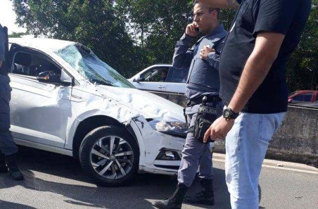 Homem tenta suicídio usando o próprio carro na Via Expressa em São Luís