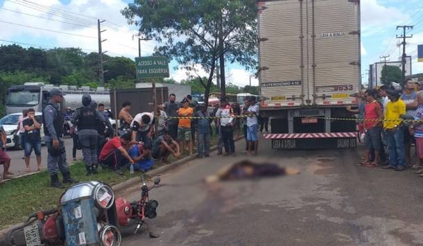 Ao desviar de buraco, caminhoneiro atropela e mata motociclista em São Luís