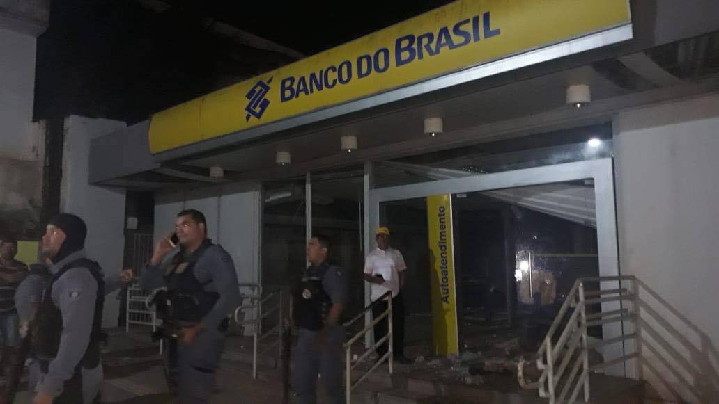 Bandidos roubam banco em Esperantinópolis e metralham viatura da Policia Militar