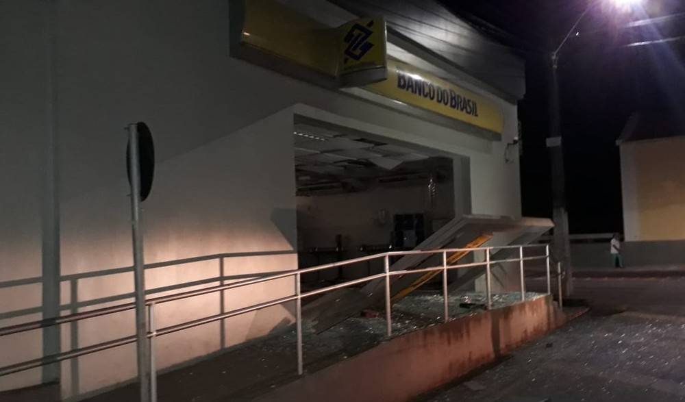 Bandidos explodem agência do Banco do Brasil no MA