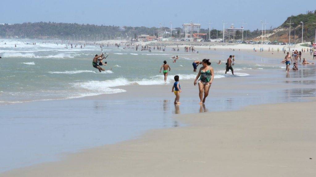 Trechos de praias de São Luís voltam a ficar próprios para banho