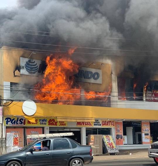 Incêndio destrói loja de eletrodomésticos no Centro de São Luís