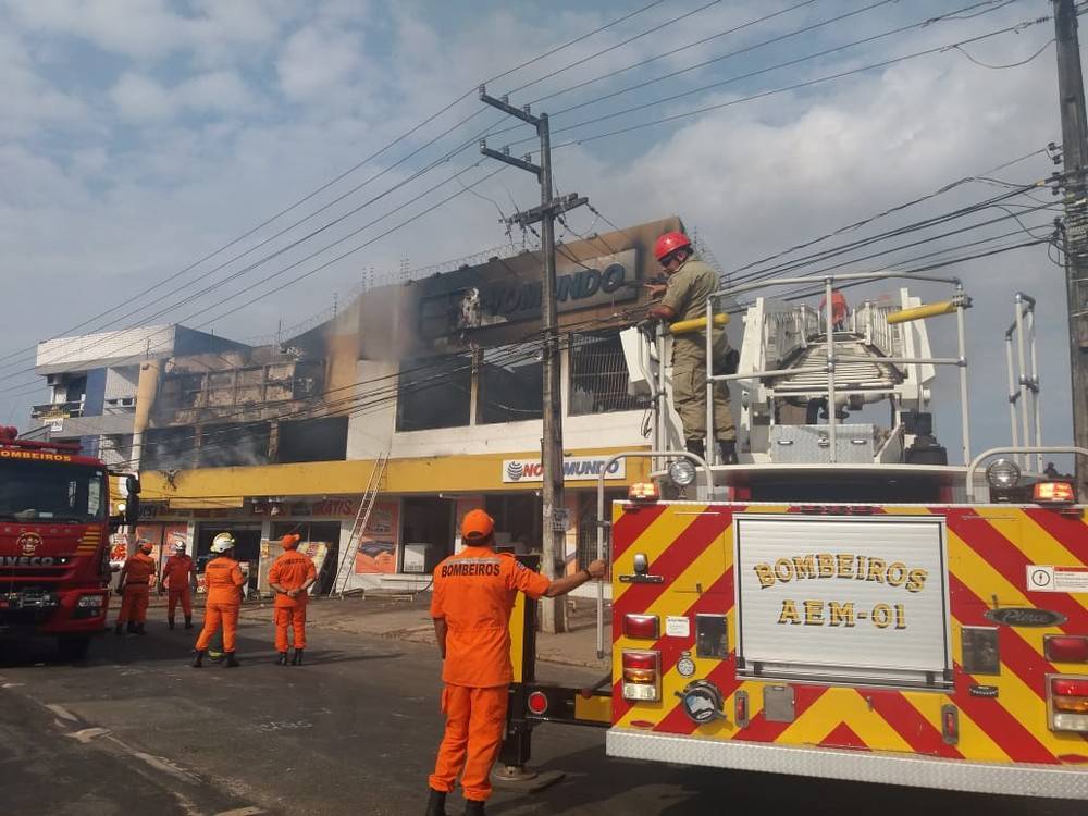Loja atingida por incêndio em São Luís corre o risco de desabar