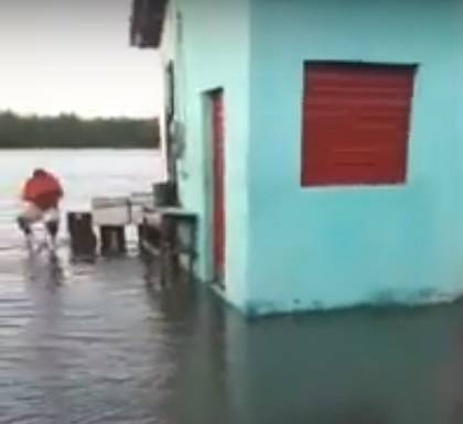 VÍDEO: Maré alta invade cidade no Maranhão e assusta moradores