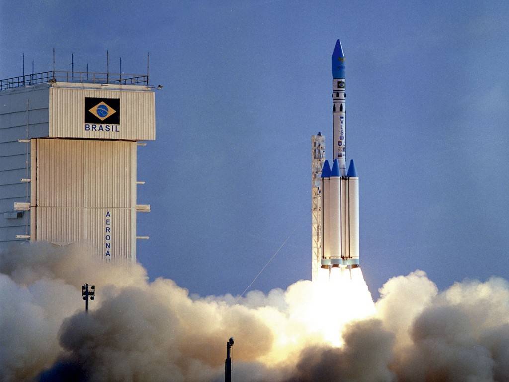 Câmara dá urgência a acordo que permite aos EUA lançar foguetes da base de Alcântara