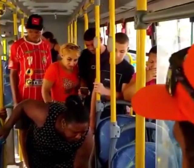 Mulher é baleada durante tentativa de assalto a ônibus em São Luís