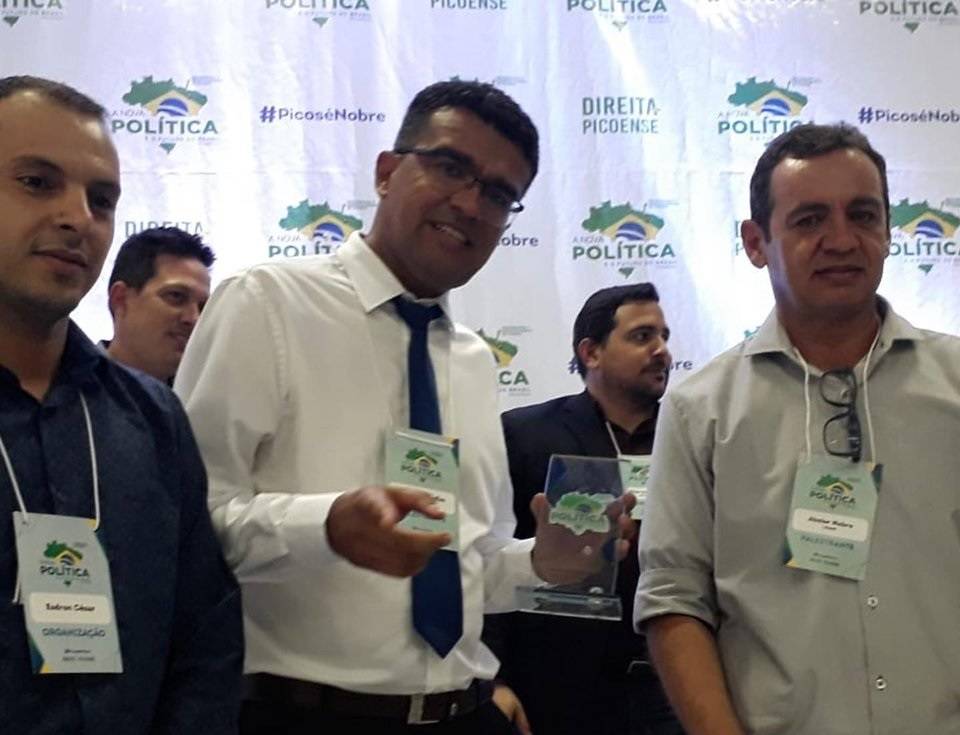 Lahesio Bonfim recebe premiação no Piauí por está entre os melhores prefeitos do Nordeste