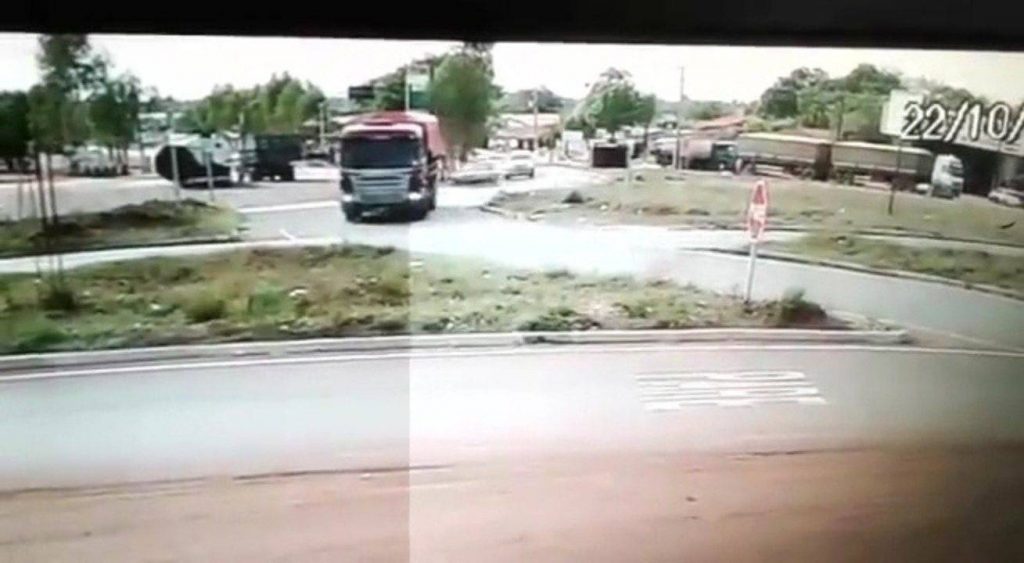 VÍDEO: Colisão entre carretas deixa motorista gravemente ferido no Maranhão