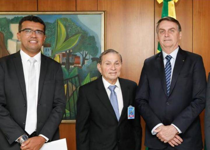 Chico Carvalho e Lahesio são bem recebidos por Jair Bolsonaro e Luciano Bivar em DF