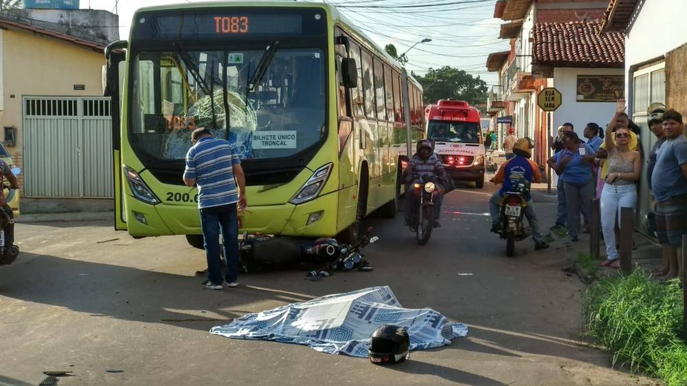 Motociclista morre durante colisão com ônibus em avenida de São Luís