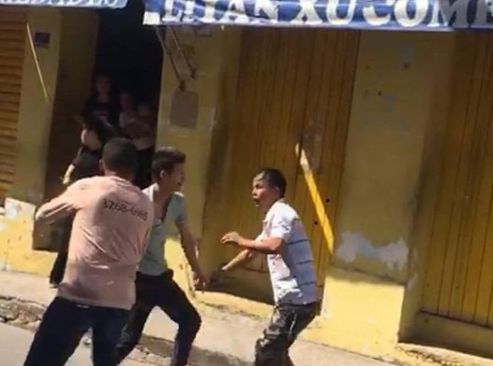 VÍDEO: Comerciantes chineses brigam por terreno no Centro de São Luís