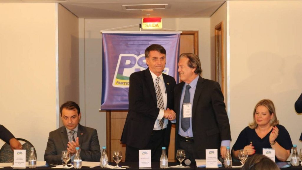 Bolsonaro marca reunião com aliados para informar que deixará o PSL