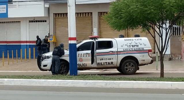 VÍDEO: Bandidos invadem agência dos Correios e fazem reféns no interior do Maranhão