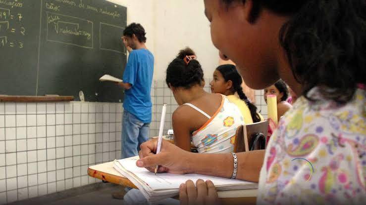 Em atitude inédita prefeito do Maranhão vai pagar 14º salário aos professores do município