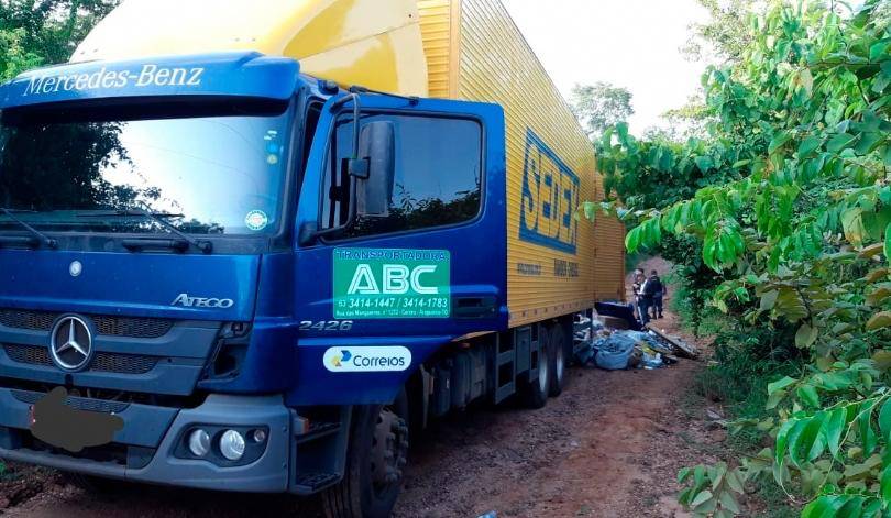 Caminhão dos Correios é roubado e abandonado em estrada vicinal no Maranhão