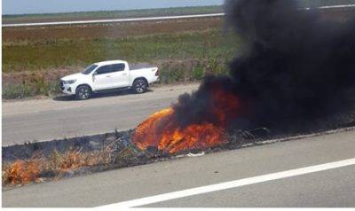 Veículo capota e pega fogo na BR-135 em Campo de Peris