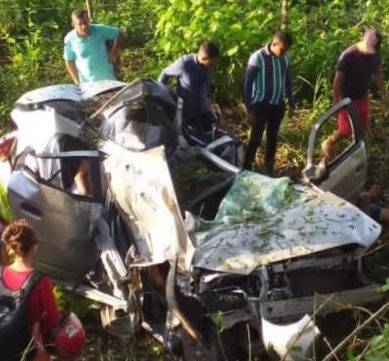 Carro capota e duas pessoas morrem após condutor dormir ao volante no MA