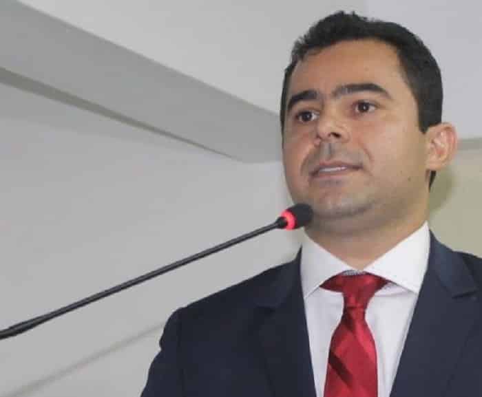 Após não cumprir acordo do Ministério Público, gestão de Eric Costa deve pagar mais de R$ 300 mil reais em multas
