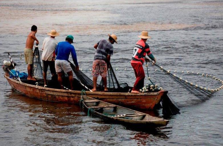 Governo federal vai pagar auxílio emergencial para pescadores afetados pelo óleo no litoral maranhense