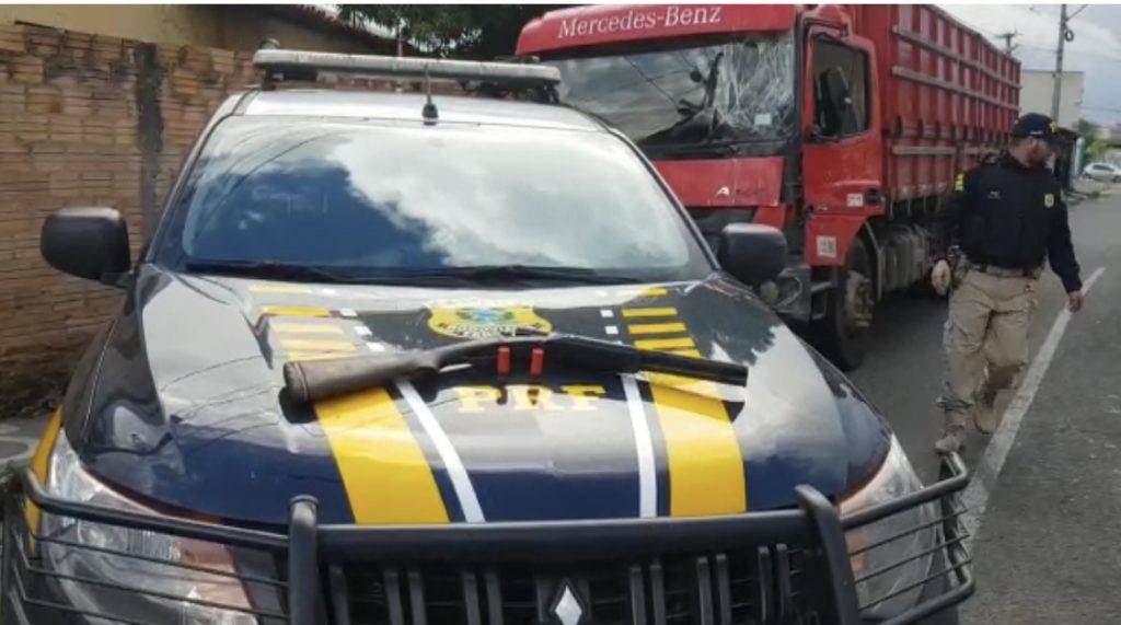 Caminhão roubado no Maranhão é recuperado pela PRF em Teresina (PI)