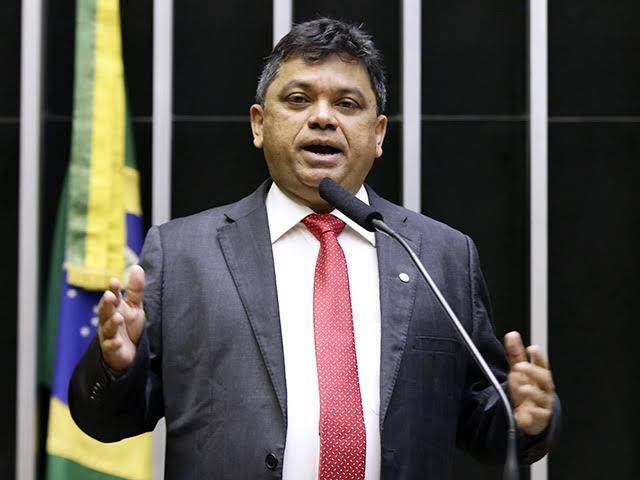 Ministro da Educação bloqueia deputado federal do Maranhão no Twitter